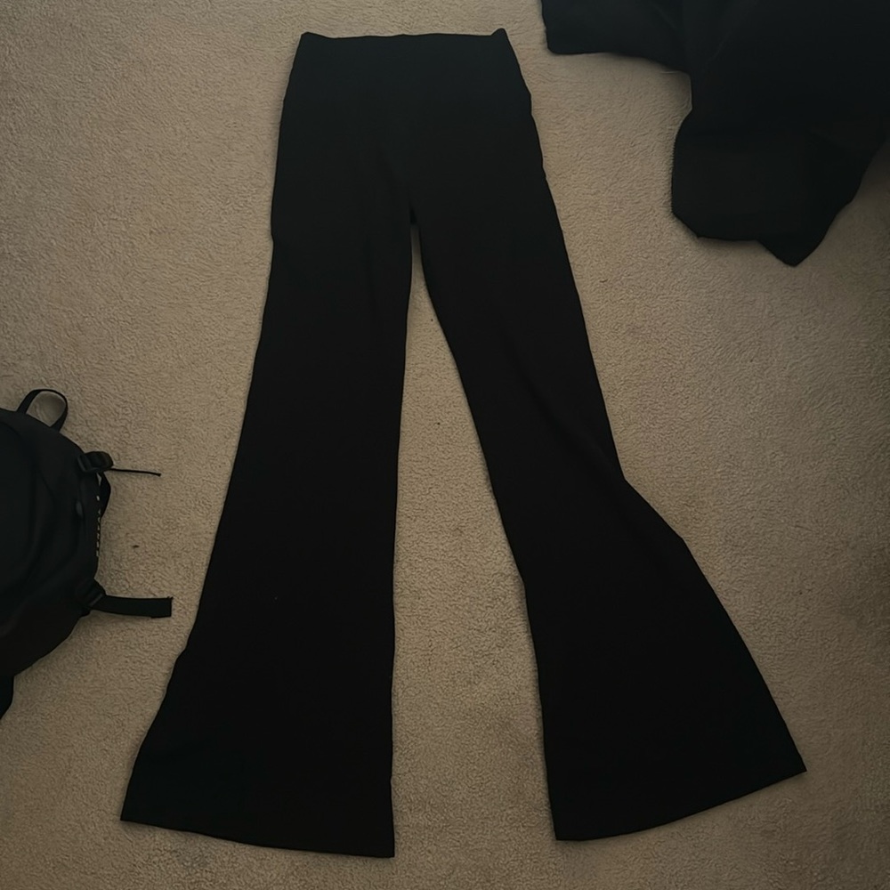 AERIE OFFLINE FLARE LEGGINGS MEDIUM BLACK